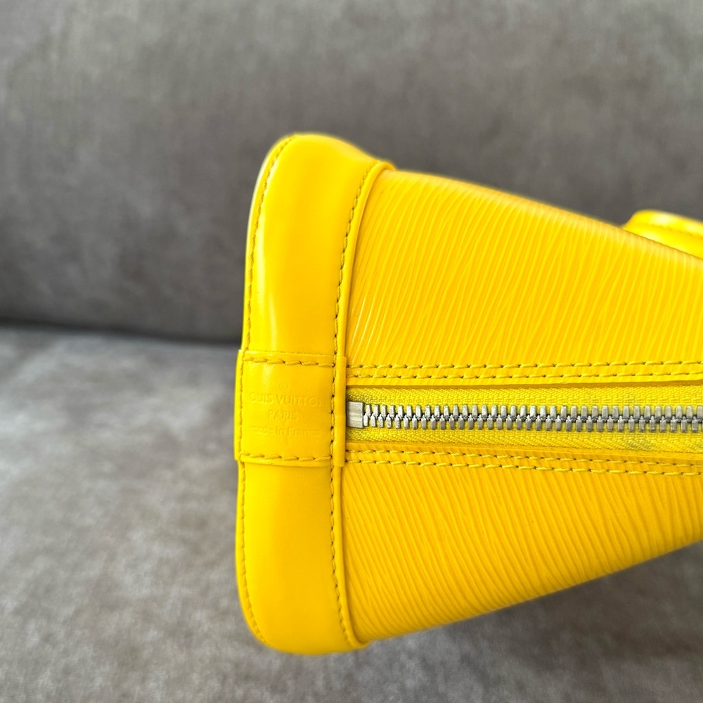 Authentic Louis Vuitton Alma PM Epi mimosa yellow leather handbag M40951 - Picture 6 of 16